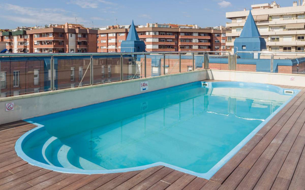 Piscine sur le toit Hôtel ILUNION Les Corts – Spa Barcelone