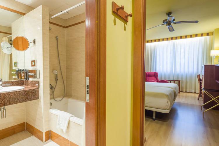  Hôtel ILUNION Les Corts – Spa Barcelone